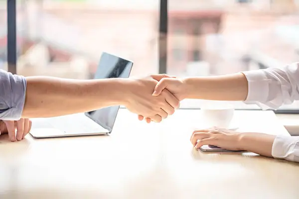 为什么电脑显示屏很贵